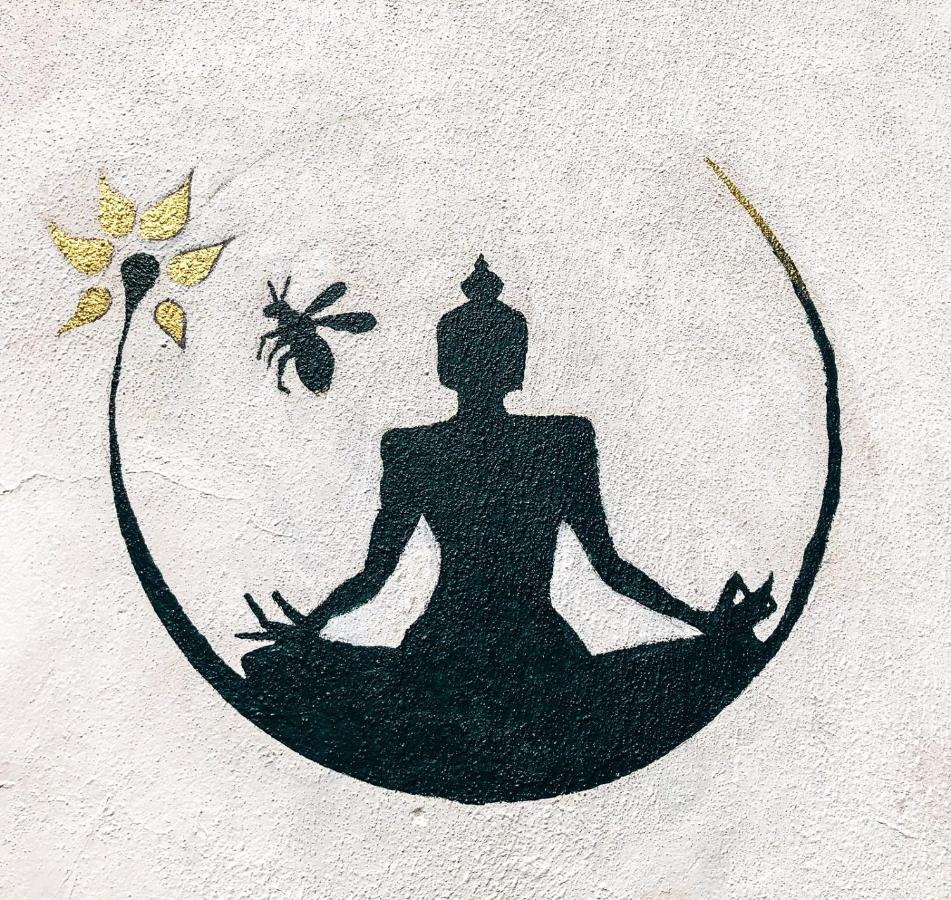 Buddha Bee - 18 To 35 Years Old Only Hostel *