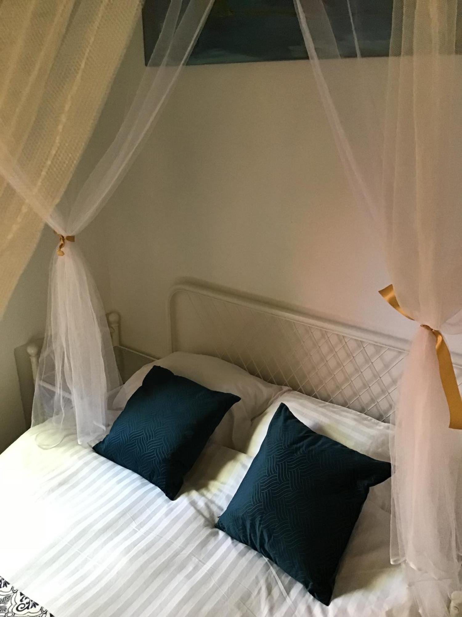 Hostel Buddha Bee - 18 To 35 Years Old Only Lagos