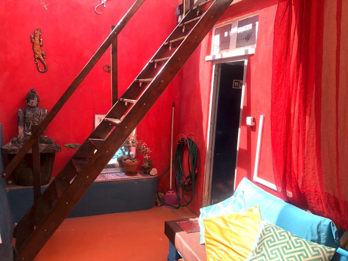 Hostel Buddha Bee - 18 To 35 Years Old Only Lagos